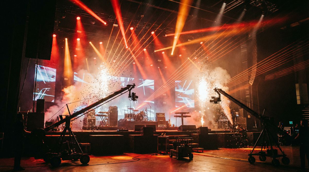 海角社区视频推荐：演唱会舞台MV